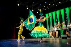 AKONI MENDES - Danseuse professionnelle Brésilienne, cours de danse brésilienne, spectacle et show brésilien